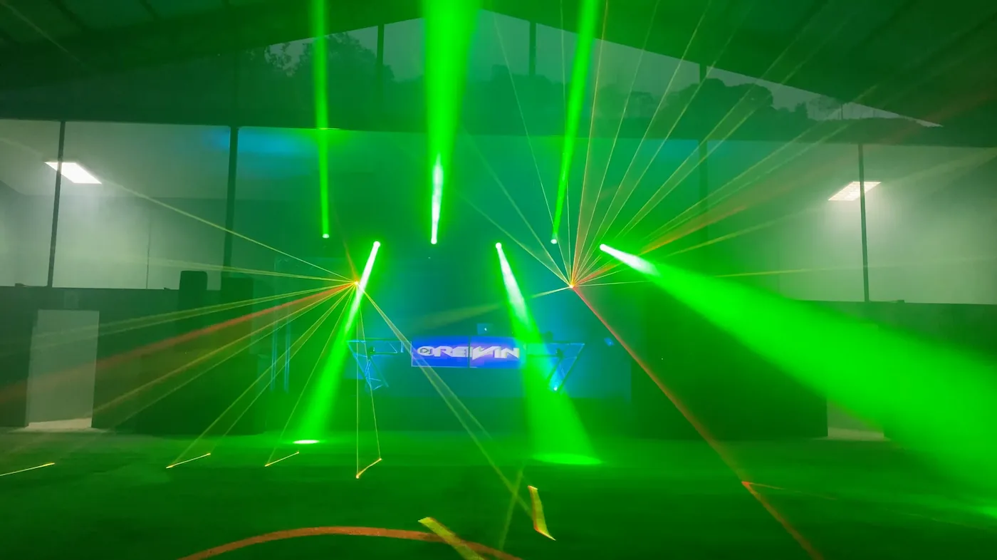 Efectos de láser RGB en evento de producción audiovisual, Valle del General Costa Rica